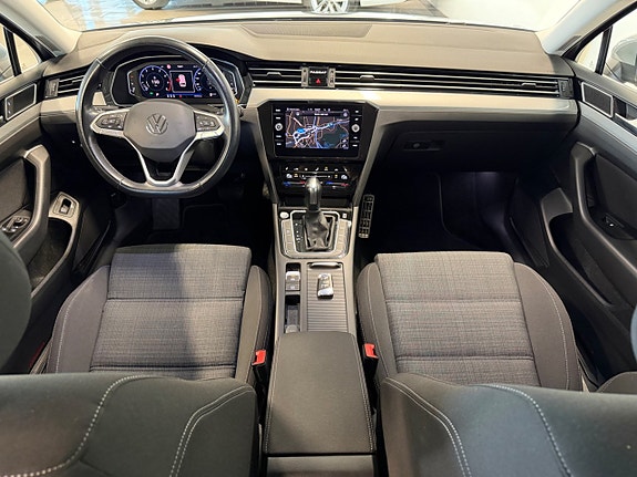 Volkswagen Passat 8 of 12