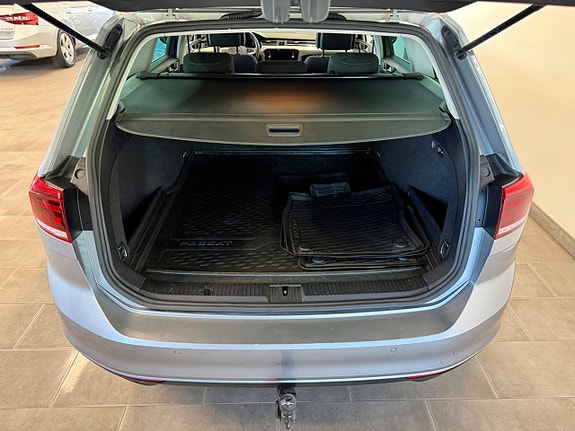 Volkswagen Passat 5 of 12
