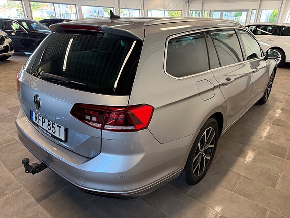 Volkswagen Passat 6 of 12