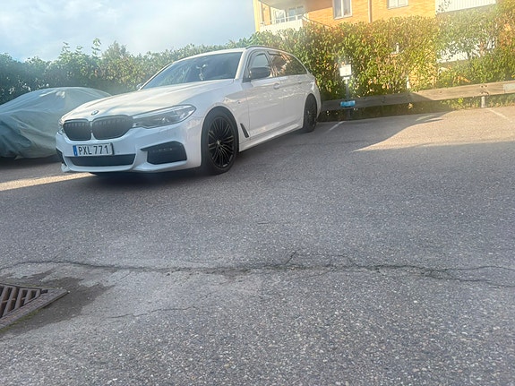 BMW 520d 12 of 16
