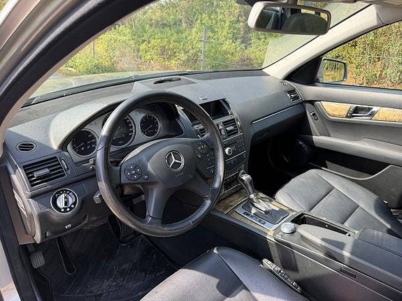 Mercedes-Benz C280 6 of 8