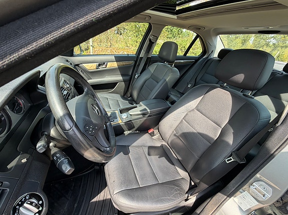 Mercedes-Benz C280 7 of 8