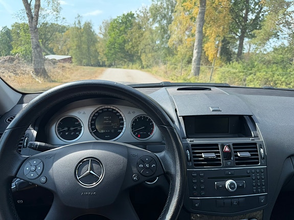 Mercedes-Benz C280 5 of 8