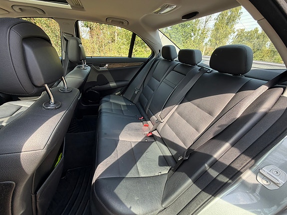 Mercedes-Benz C280 8 of 8