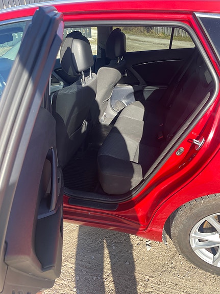 Toyota Avensis 3 of 6
