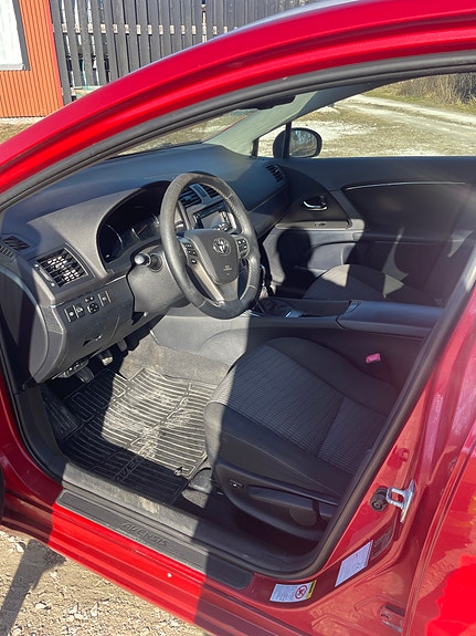 Toyota Avensis 6 of 6