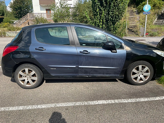 Peugeot 308 4 of 4