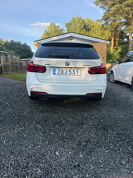 BMW 330i 6 of 17