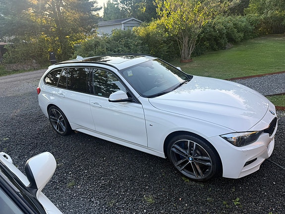 BMW 330i 3 of 17