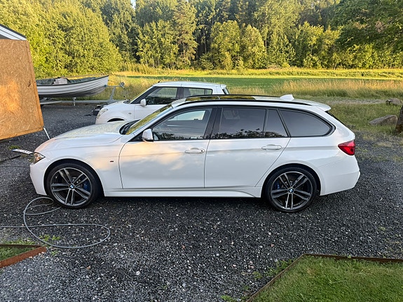 BMW 330i 4 of 17