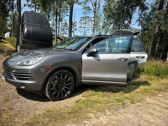 Porsche Cayenne S 3 of 7