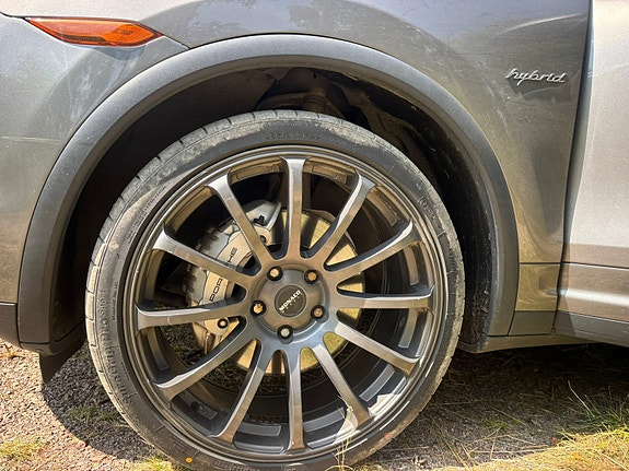 Porsche Cayenne S 4 of 7