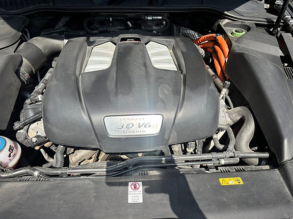 Porsche Cayenne S 7 of 7