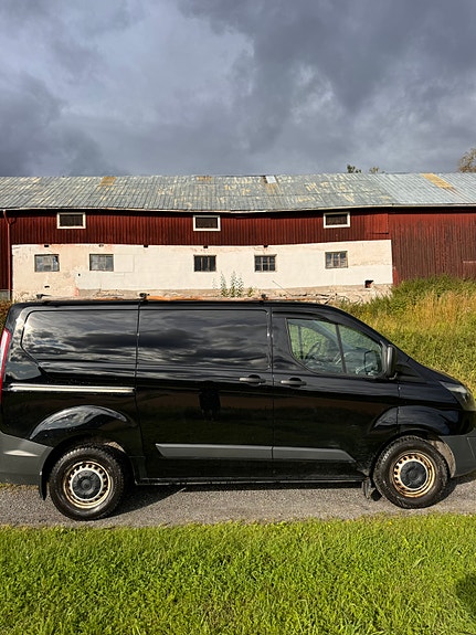 Ford Transit Custom 2 of 10