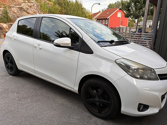 Toyota Yaris 5 of 9