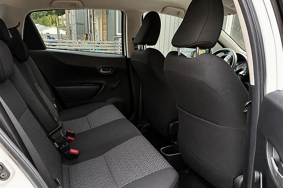 Toyota Yaris 8 of 9
