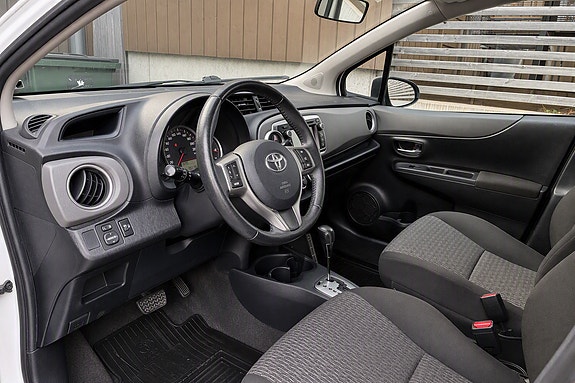 Toyota Yaris 9 of 9