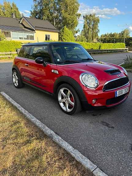 MINI John Cooper Works 2 of 5