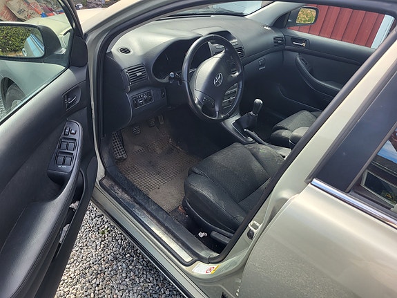 Toyota Avensis 7 of 8
