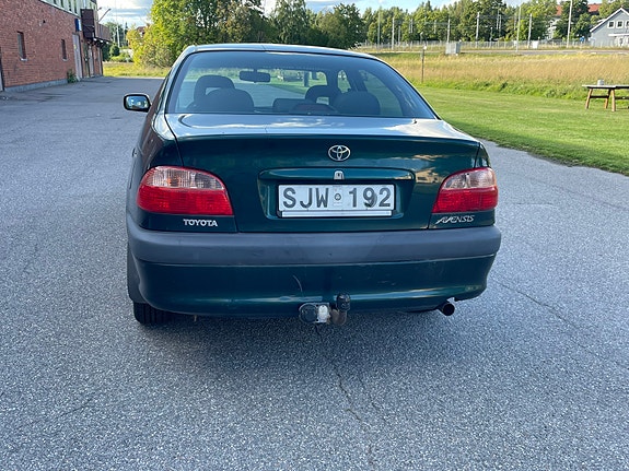 Toyota Avensis 3 of 9