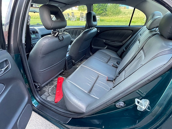 Toyota Avensis 7 of 9
