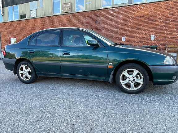 Toyota Avensis 4 of 9