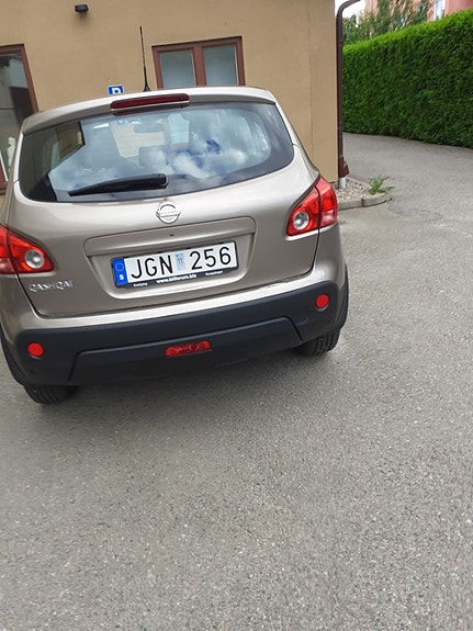Nissan Qashqai 2 of 2