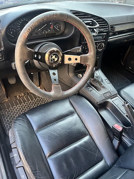 BMW 325i 9 of 10