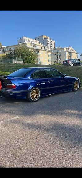 BMW 325i 2 of 10