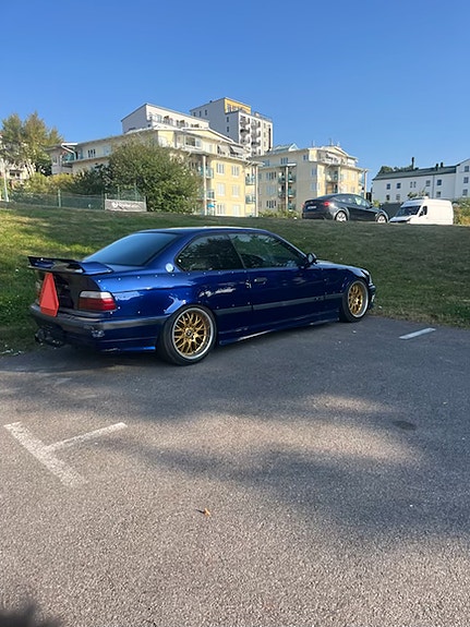 BMW 325i 5 of 10