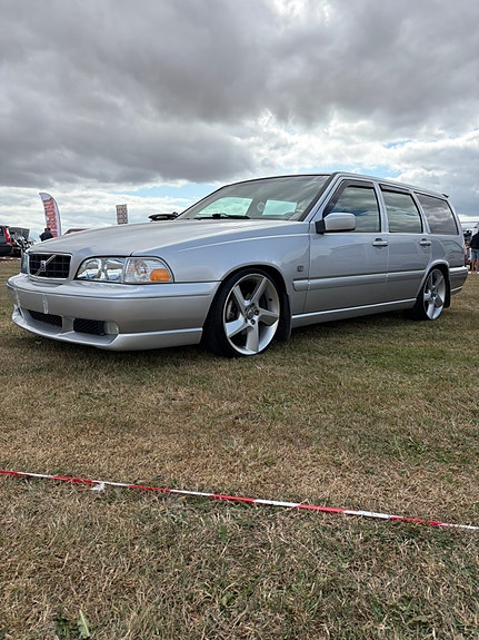 Volvo V70 3 of 9