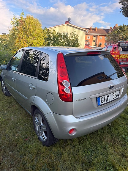 Ford Fiesta 2 of 7