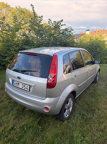 Ford Fiesta 3 of 7