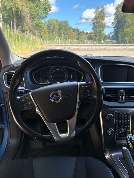 Volvo V40 6 of 24