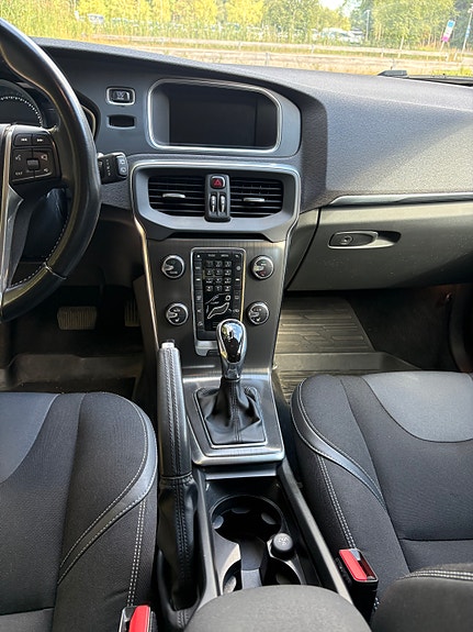 Volvo V40 7 of 24
