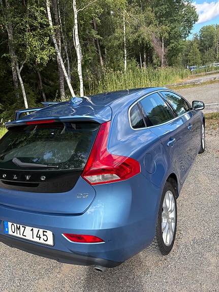 Volvo V40 2 of 24