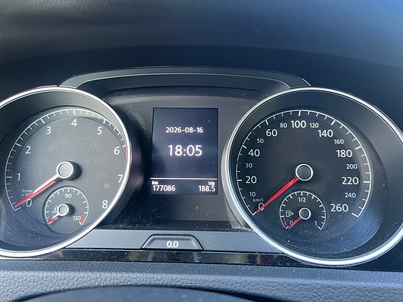 Volkswagen Golf VII 10 of 11