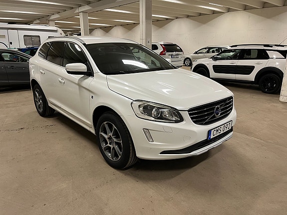 Volvo XC60 2 of 10