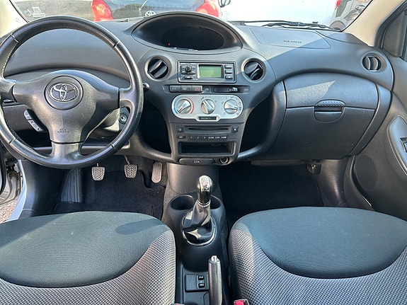 Toyota Yaris 6 of 6