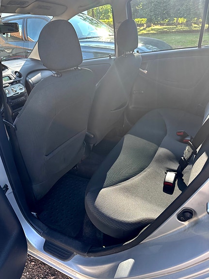 Toyota Yaris 5 of 6