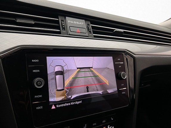 Volkswagen Passat 25 of 30