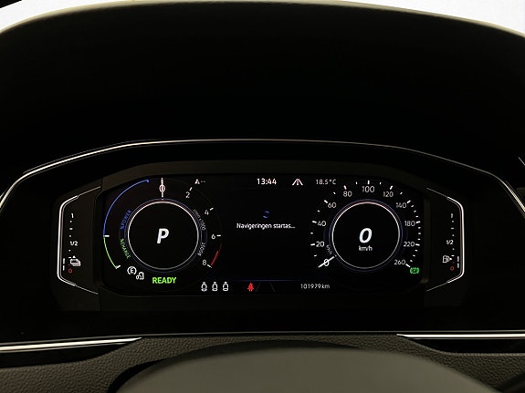Volkswagen Passat 18 of 30
