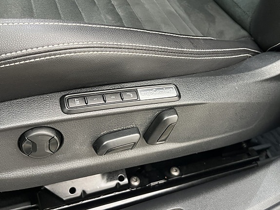Volkswagen Passat 17 of 30