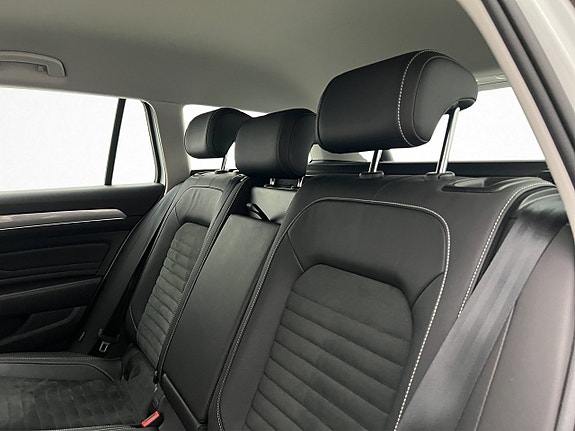 Volkswagen Passat 16 of 30