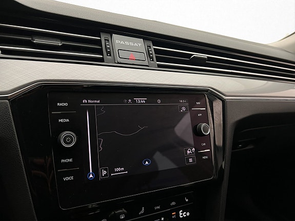 Volkswagen Passat 23 of 30