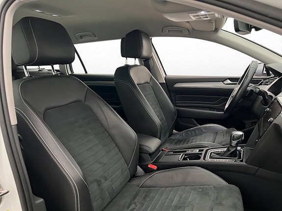 Volkswagen Passat 14 of 30