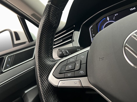 Volkswagen Passat 19 of 30