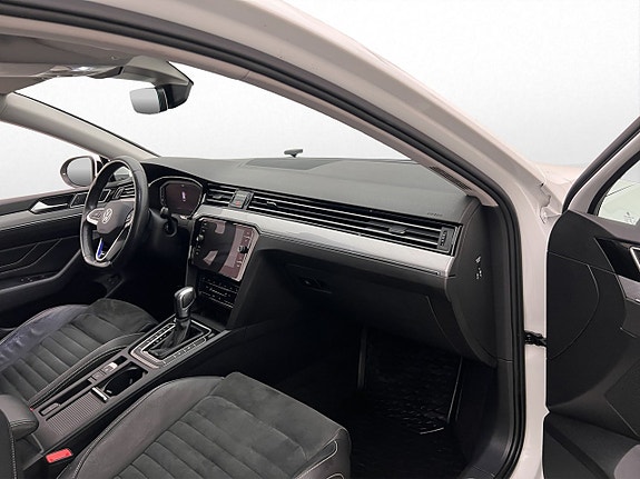 Volkswagen Passat 15 of 30