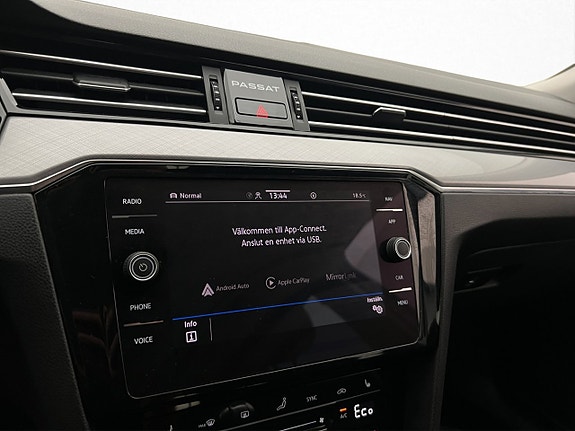 Volkswagen Passat 24 of 30