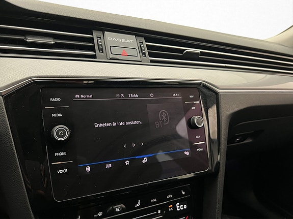 Volkswagen Passat 22 of 30